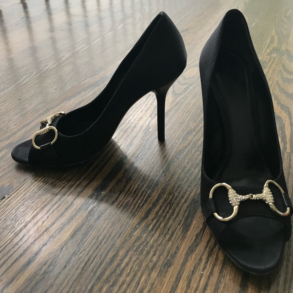 GUCCI BLACK SATIN CRYSTAL EMBELLISHED
GOLD HORSE BIT OPEN TOE PUMPS